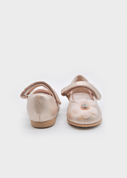 Mayoral ροζ χρυσή μπαλαρίνα με λουλούδι και μπαρέτα για κορίτσι Mayoral ροζ χρυσή μπαλαρίνα με λουλούδι και μπαρέτα για κορίτσι